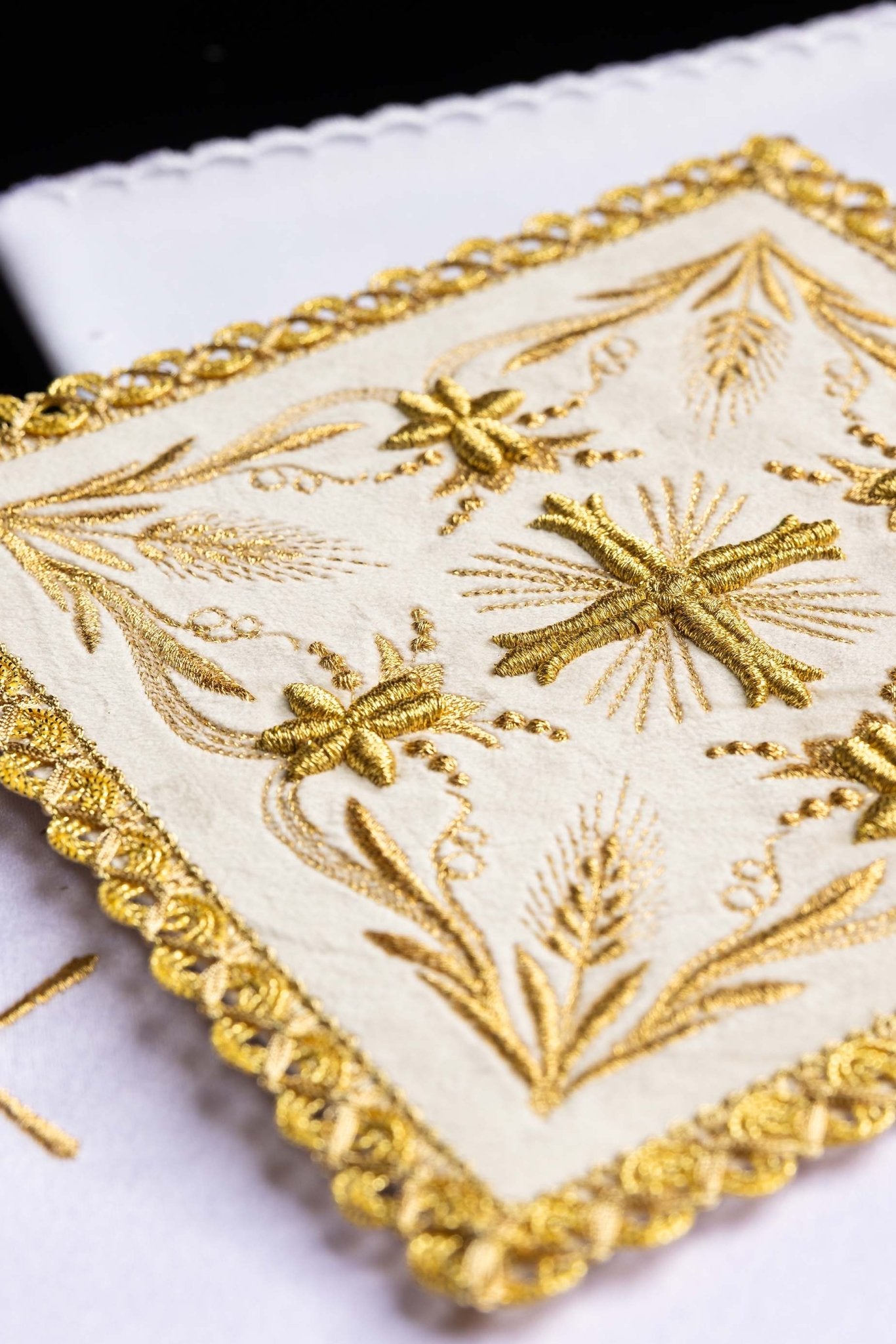 Servicio de altar terciopelo bordado marfil KK/5001/C2 - CASULLAS.ES