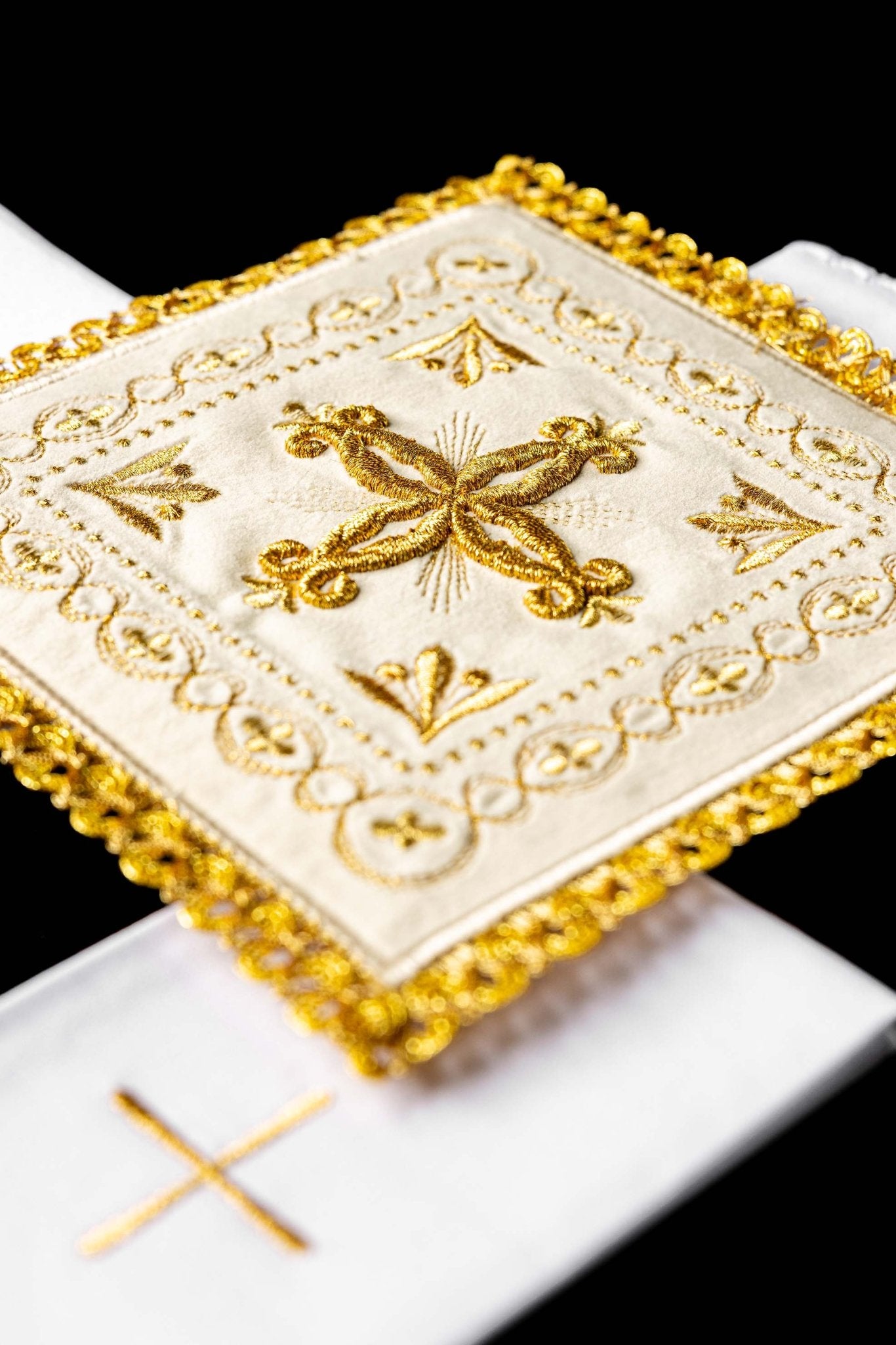 Servicio de altar terciopelo bordado rojo KK/5006/C2 - CASULLAS.ES