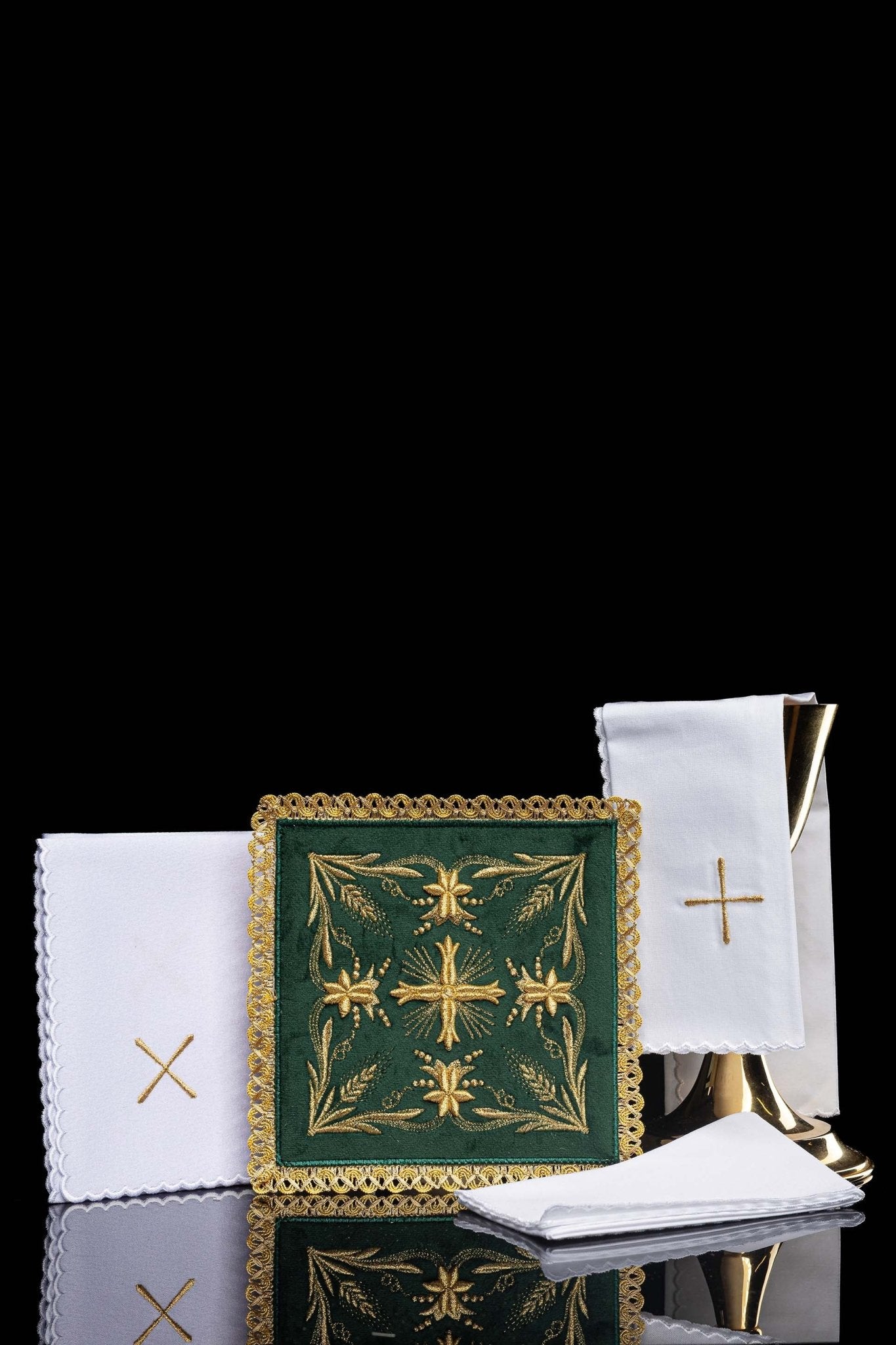 Servicio de altar terciopelo bordado verde KK/5001/C3 - CASULLAS.ES